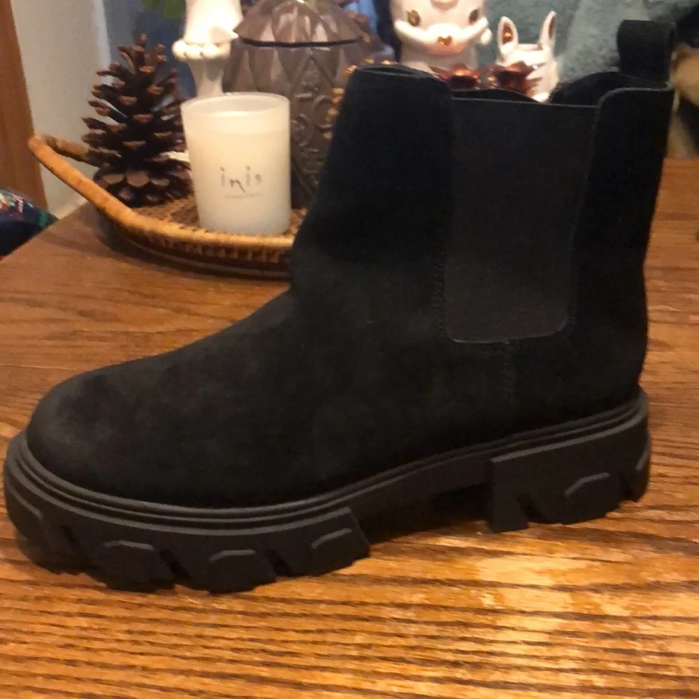 New Urban Outfitters chunky boots - Picture 5 of 13